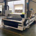 3000W Multifunctional Metal Fiber Laser Cutter Customizable 3015 Single Platform Automatic Yaskawa Servo Motor Supports BMP - 图片 2